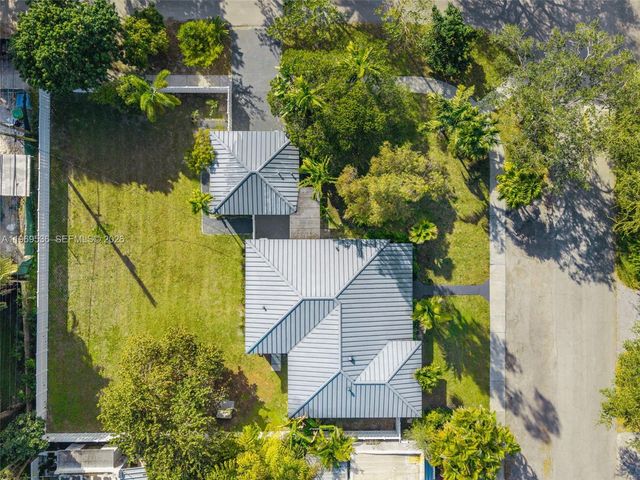 312 NE 90th St, El Portal, FL 33138