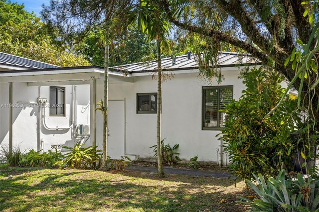 312 NE 90th St, El Portal, FL 33138