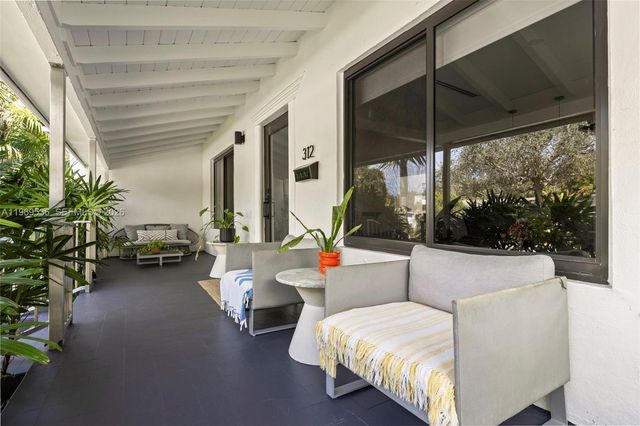 312 NE 90th St, El Portal, FL 33138