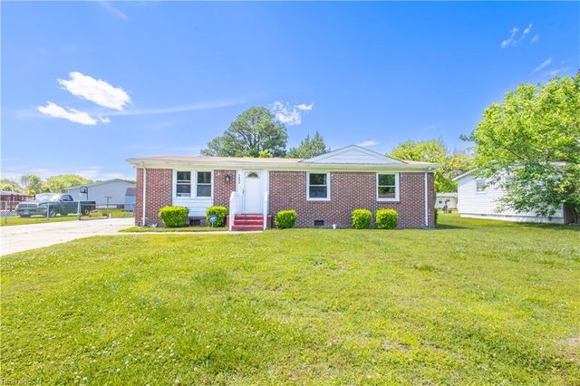 1204 Blythewood LN, Suffolk, VA 23434