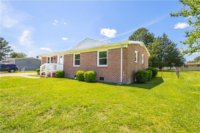1204 Blythewood LN, Suffolk, VA 23434