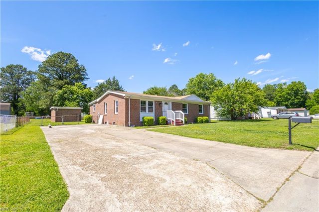1204 Blythewood LN, Suffolk, VA 23434