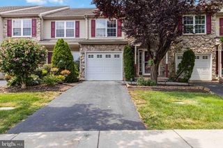 25 CAROUSEL CIR, Hershey, PA 17033