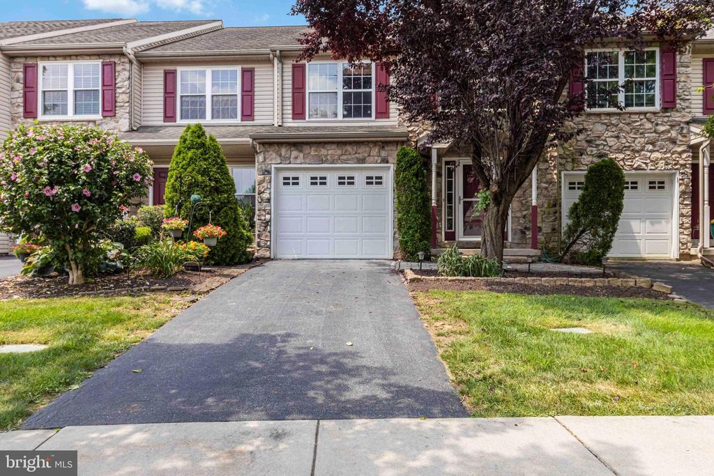 25 CAROUSEL CIR, Hershey, PA 17033