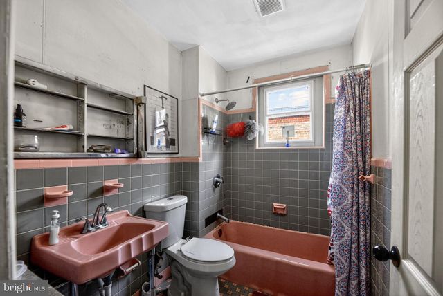 1230 CHASE ST, Camden, NJ 08104