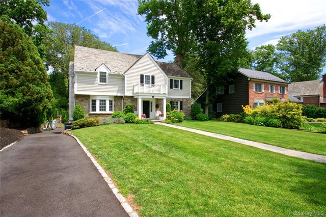 162 Manhasset Woods Road, Manhasset, NY 11030