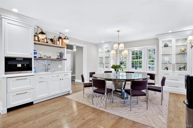 162 Manhasset Woods Road, Manhasset, NY 11030