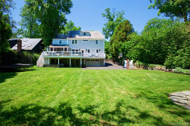 162 Manhasset Woods Road, Manhasset, NY 11030