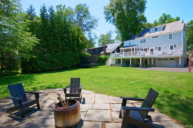 162 Manhasset Woods Road, Manhasset, NY 11030
