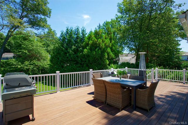 162 Manhasset Woods Road, Manhasset, NY 11030