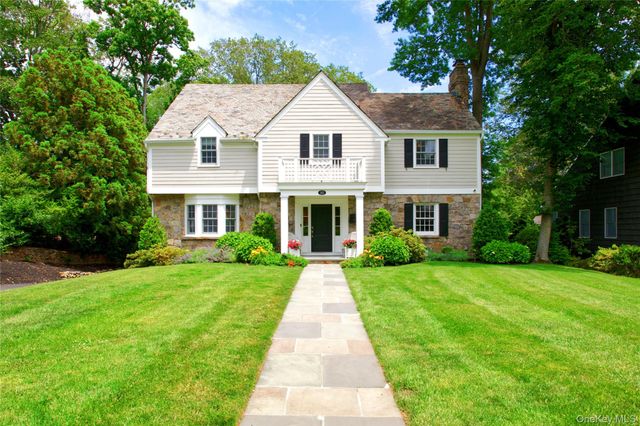 162 Manhasset Woods Road, Manhasset, NY 11030