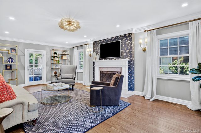 162 Manhasset Woods Road, Manhasset, NY 11030