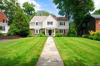 162 Manhasset Woods Road, Manhasset, NY 11030