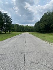 5 Nezbar Drive, Warren, OH 44481