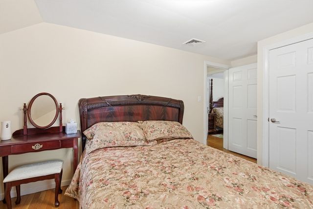 560 Worcester St, Wellesley, MA 02481