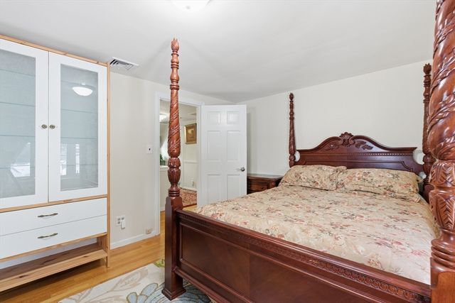 560 Worcester St, Wellesley, MA 02481