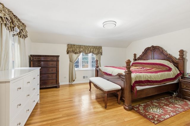 560 Worcester St, Wellesley, MA 02481