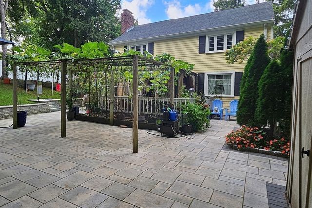 560 Worcester St, Wellesley, MA 02481