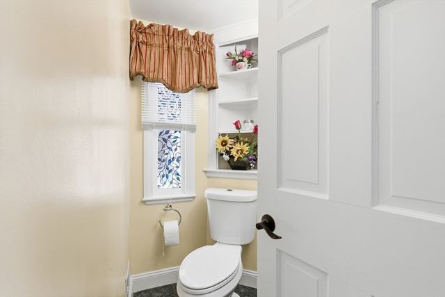 560 Worcester St, Wellesley, MA 02481