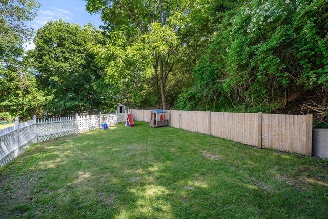 7 Ivy Cir 7, Norwood, MA 02062