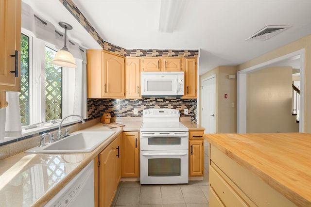 7 Ivy Cir 7, Norwood, MA 02062