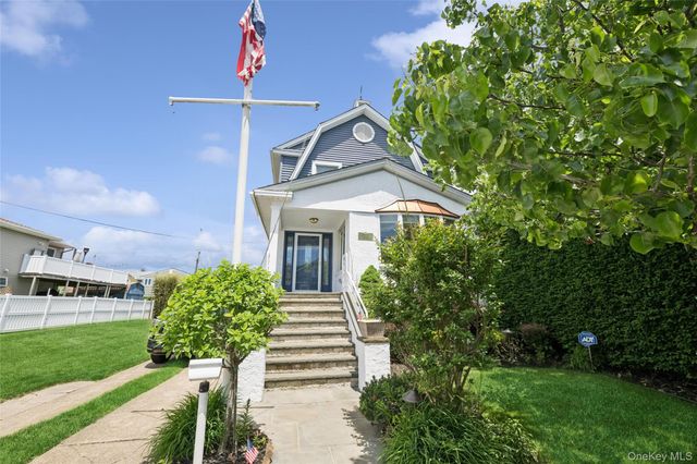 8 Hastings Road, Island Park, NY 11558