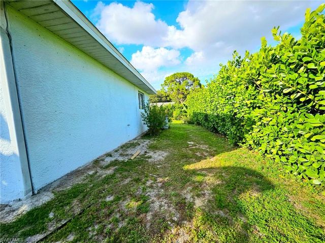 3505 34th ST SW, Lehigh Acres, FL 33976