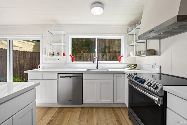 14194 Lovers Ln, Guerneville, CA 95446