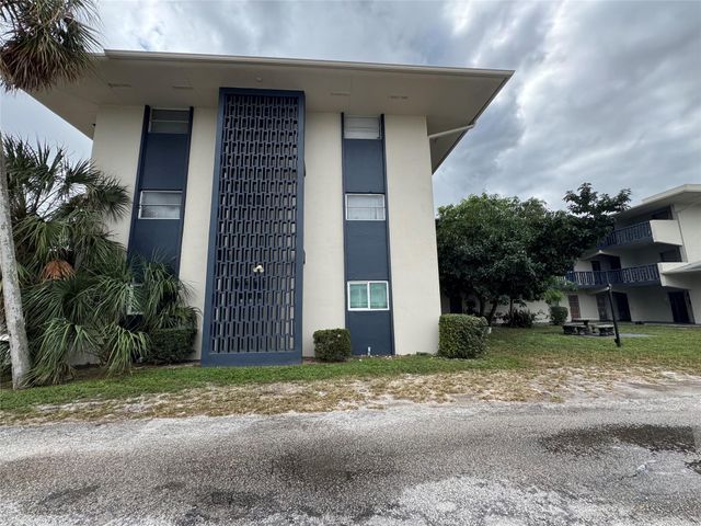 1150 E Sample Road 101, Pompano Beach, FL 33064