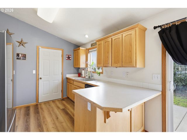 961 BUSH Ln, Creswell, OR 97426