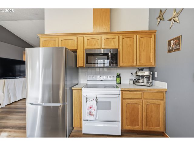 961 BUSH Ln, Creswell, OR 97426