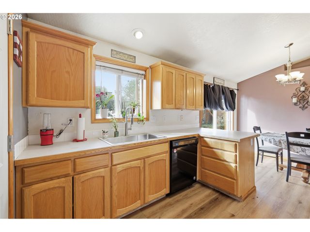 961 BUSH Ln, Creswell, OR 97426