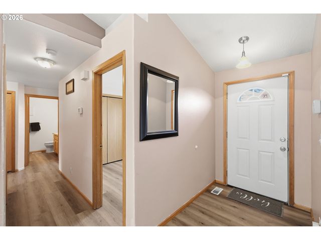 961 BUSH Ln, Creswell, OR 97426