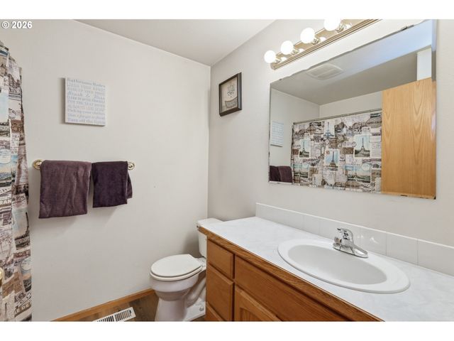 961 BUSH Ln, Creswell, OR 97426