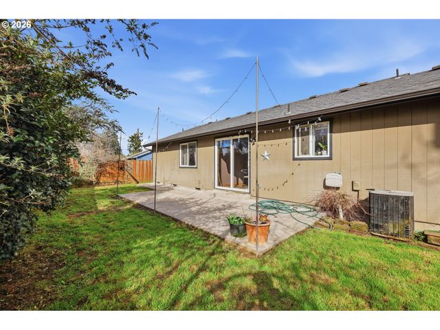 961 BUSH Ln, Creswell, OR 97426