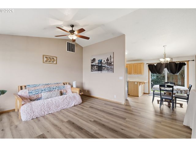 961 BUSH Ln, Creswell, OR 97426