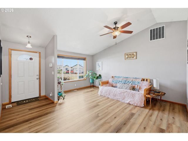 961 BUSH Ln, Creswell, OR 97426