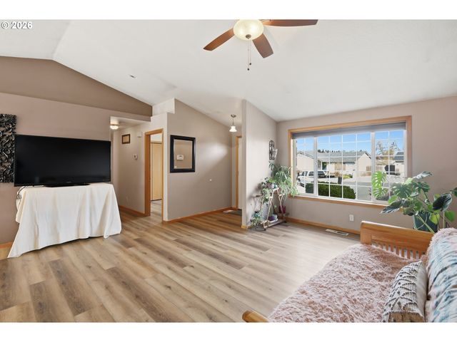 961 BUSH Ln, Creswell, OR 97426