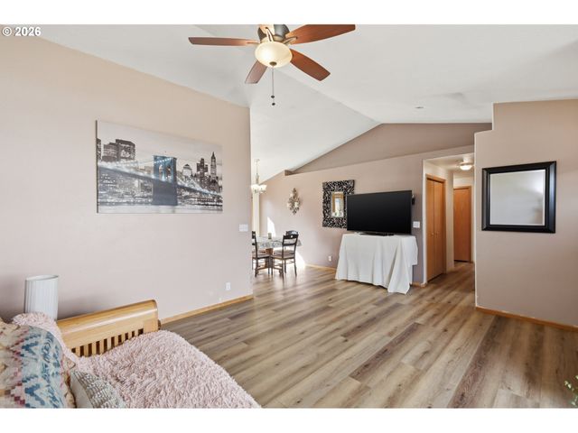 961 BUSH Ln, Creswell, OR 97426