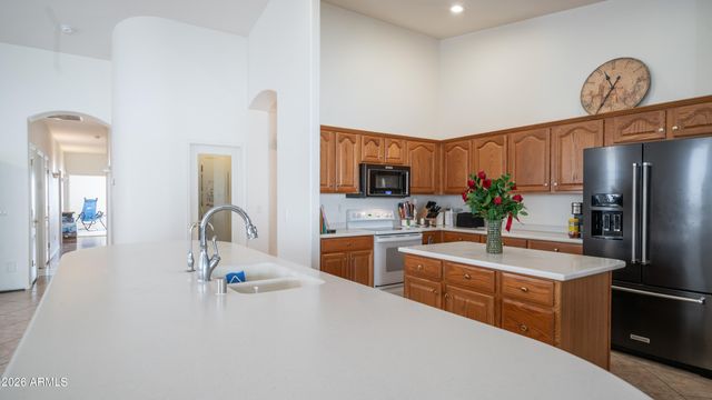 2002 W HAWKEN Way, Chandler, AZ 85286