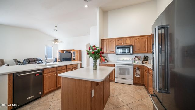 2002 W HAWKEN Way, Chandler, AZ 85286