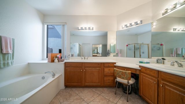 2002 W HAWKEN Way, Chandler, AZ 85286