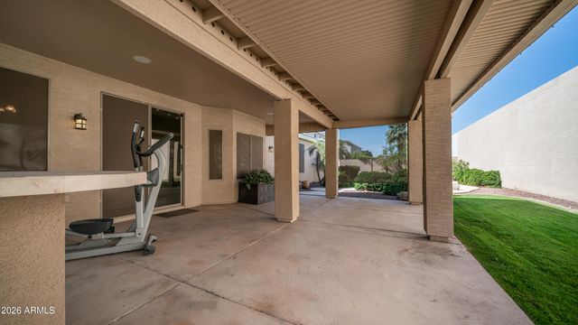 2002 W HAWKEN Way, Chandler, AZ 85286