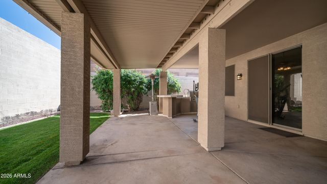 2002 W HAWKEN Way, Chandler, AZ 85286