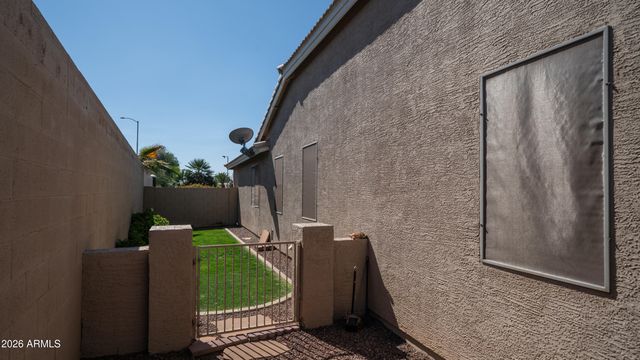 2002 W HAWKEN Way, Chandler, AZ 85286