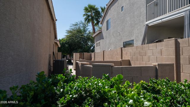 2002 W HAWKEN Way, Chandler, AZ 85286