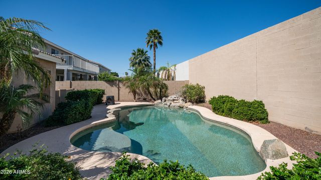 2002 W HAWKEN Way, Chandler, AZ 85286