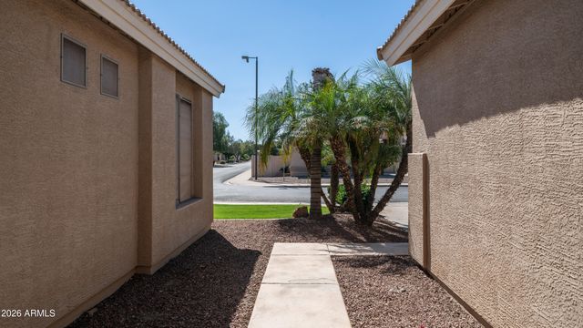 2002 W HAWKEN Way, Chandler, AZ 85286