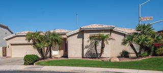 2002 W HAWKEN Way, Chandler, AZ 85286