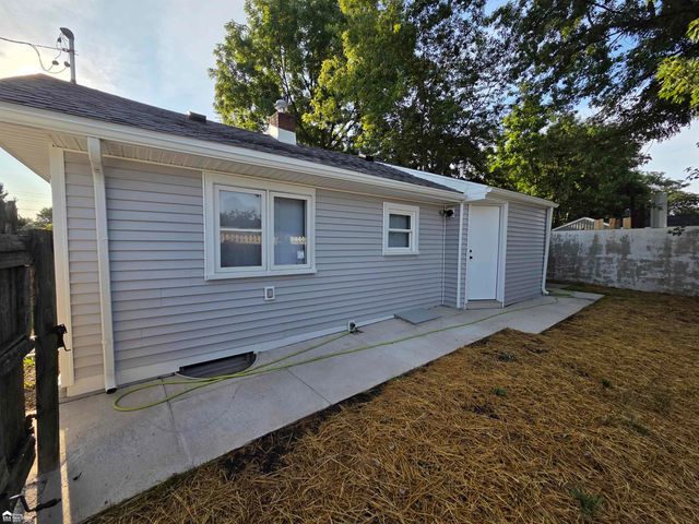 2164 E Whittemore Avenue, Burton, MI 48529